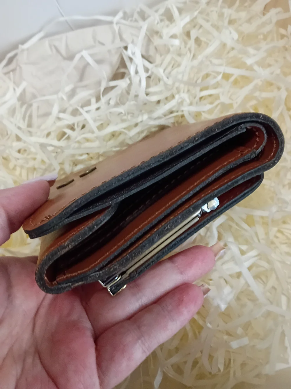 Patricia Nash Euc Kiss Lock Brown Leather Bifold Wallet with Floral Emboss